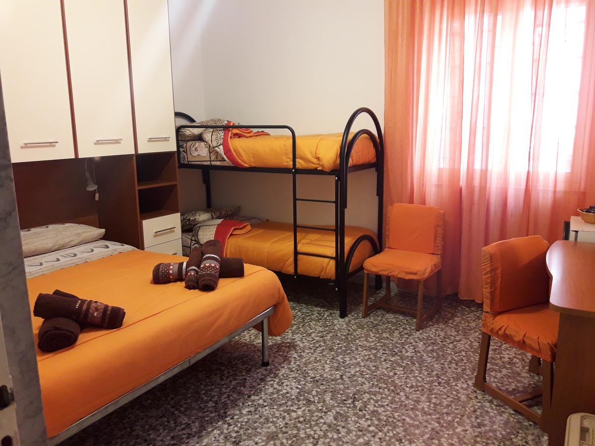 バーリ I Due Baroni - Fronte Campus Bed & Breakfast エクステリア 写真